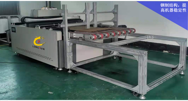 紙箱流水線無版印刷機(jī)采用全鋼制結(jié)構(gòu)，提高機(jī)器穩(wěn)定性。